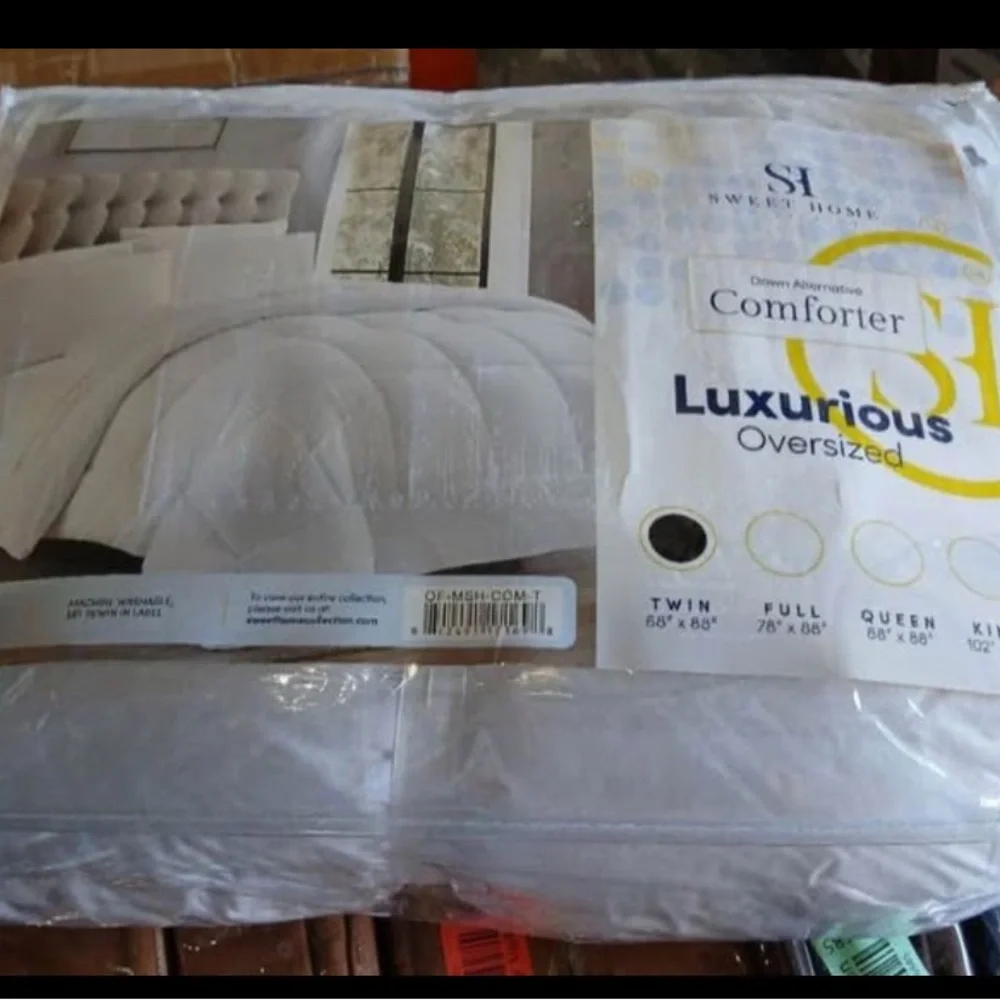 NEW Oversized Twin Comforter in White